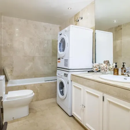 Sunny And Charming Townhouse In Aloha Pueblo Close To Aloha Golf Club מארבלה