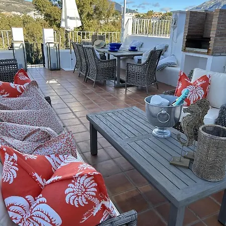 Sunny And Charming Townhouse In Aloha Pueblo Close To Aloha Golf Club * מארבלה
